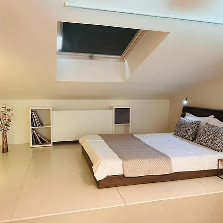 Avec Loggia, Piscine Et Parking