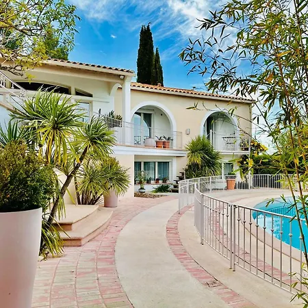 Avec Loggia, Piscine Et Parking Appartement